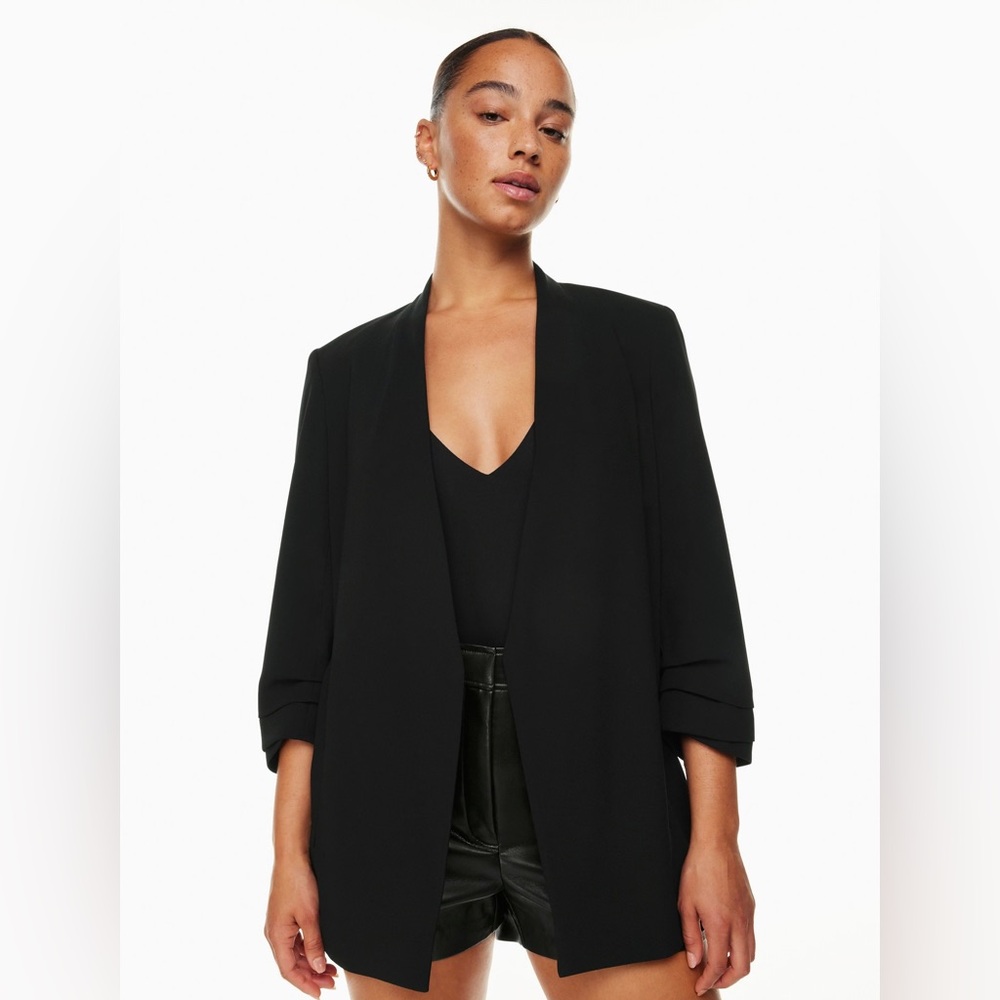 Aritzia Babaton Sz 8 Power Hip Black Open Front Blazer